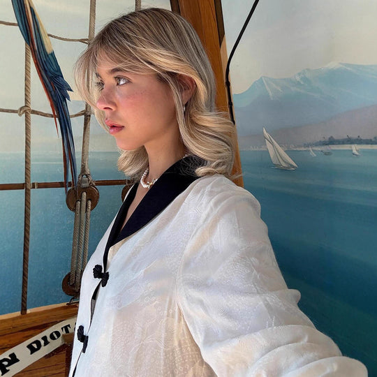 Damen Taillierte Jacquard-Jacke mit Kontrastkragen und Knotenverschlüssen Nord Taschen