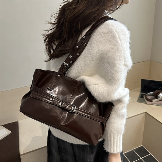 Damen Umhängetasche aus hochwertigem Kunstleder mit praktischem Reißverschluss Nord Taschen