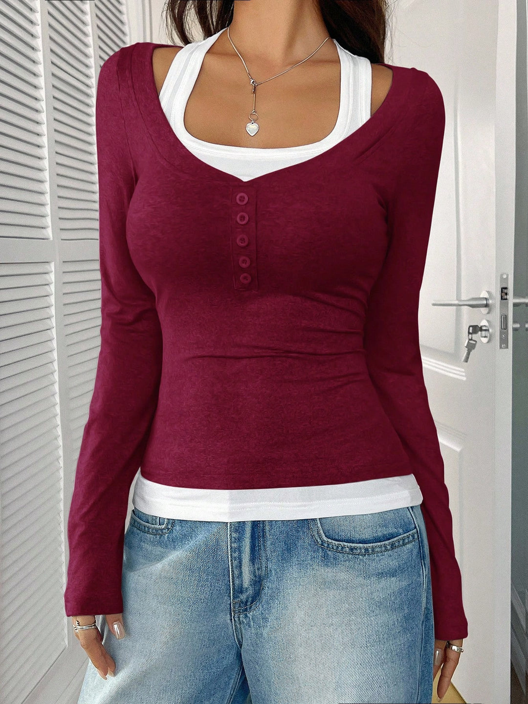 Damen Figurnahes langärmliges Henley-Shirt mit tiefem U-Ausschnitt und Knopfblende Nord Taschen