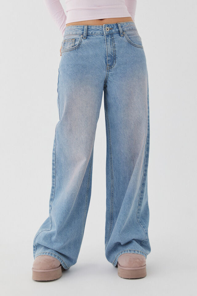 Damen weites Denim Hosenmodell mit tiefem Bund und weitem Schlag Nord Taschen