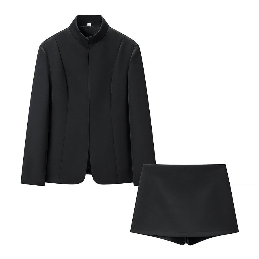 Damen Taillierte Blazerjacke mit Stehkragen und passendem Shorts-Rock Set Nord Taschen