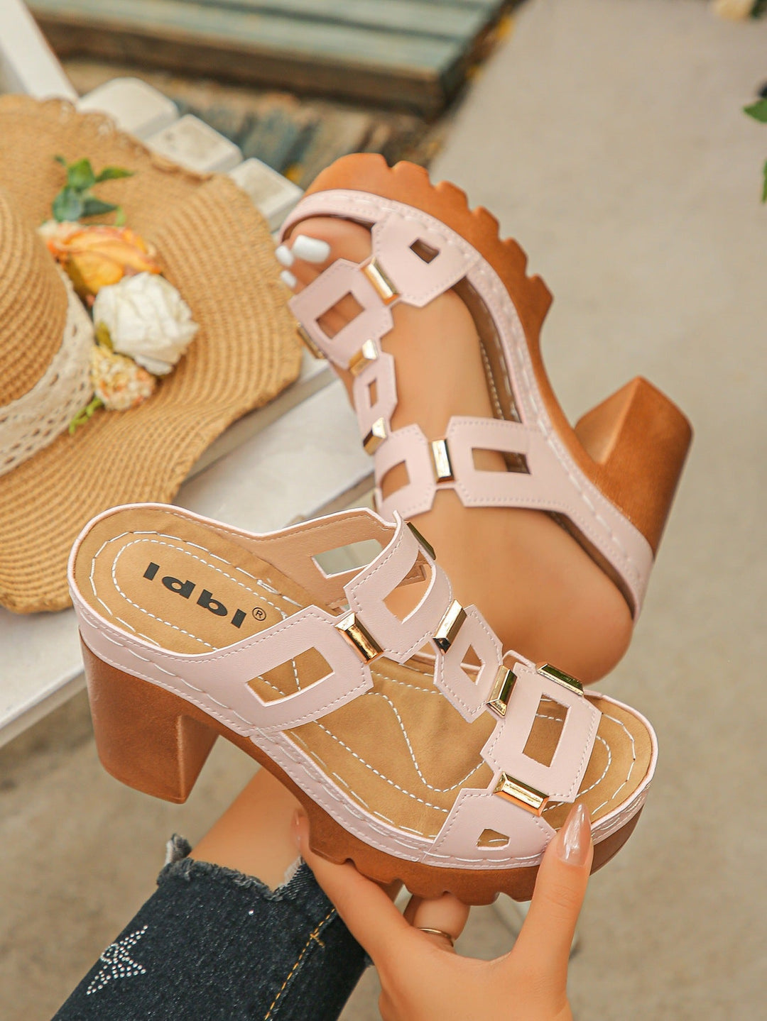 Damen Hochhackige Clogs mit geometrischem Design