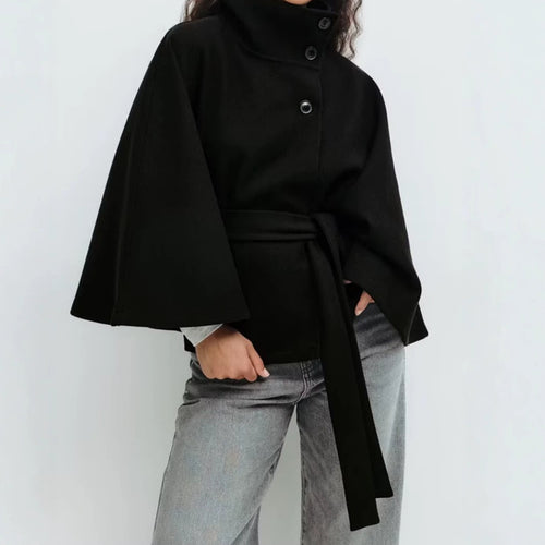 Damen Kurzcape mit Stehkragen, verdeckter Knopfleiste und Taillenbindegürtel Nord Taschen