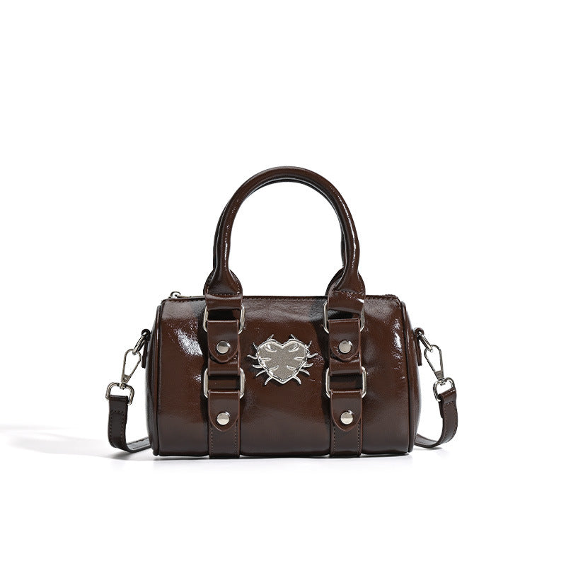 Damen Kunstleder Handtasche mit edler Herzapplikation Nord Taschen
