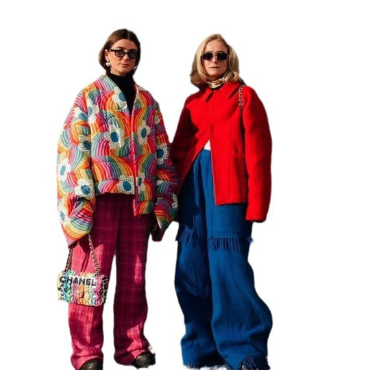 Damen Kurze Oversize-Steppjacke mit bunten Regenbogenstreifen und Blumenapplikation Nord Taschen
