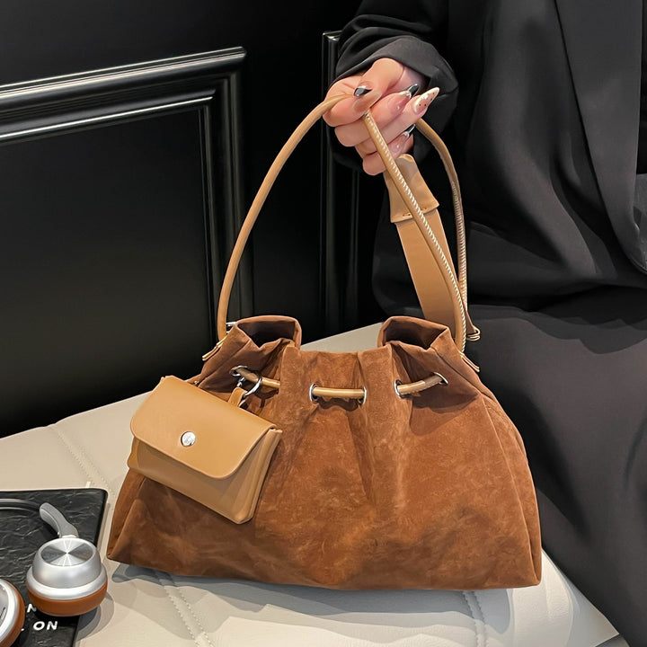 Damen Veloursleder Beuteltasche mit praktischem Mini-Portemonnaie Nord Taschen
