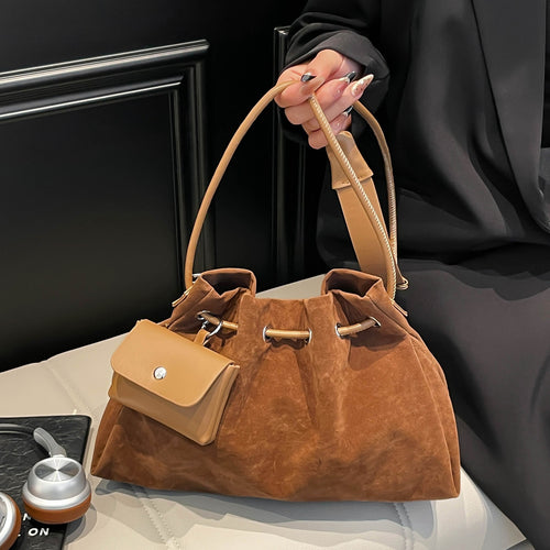 Damen Veloursleder Beuteltasche mit praktischem Mini-Portemonnaie Nord Taschen