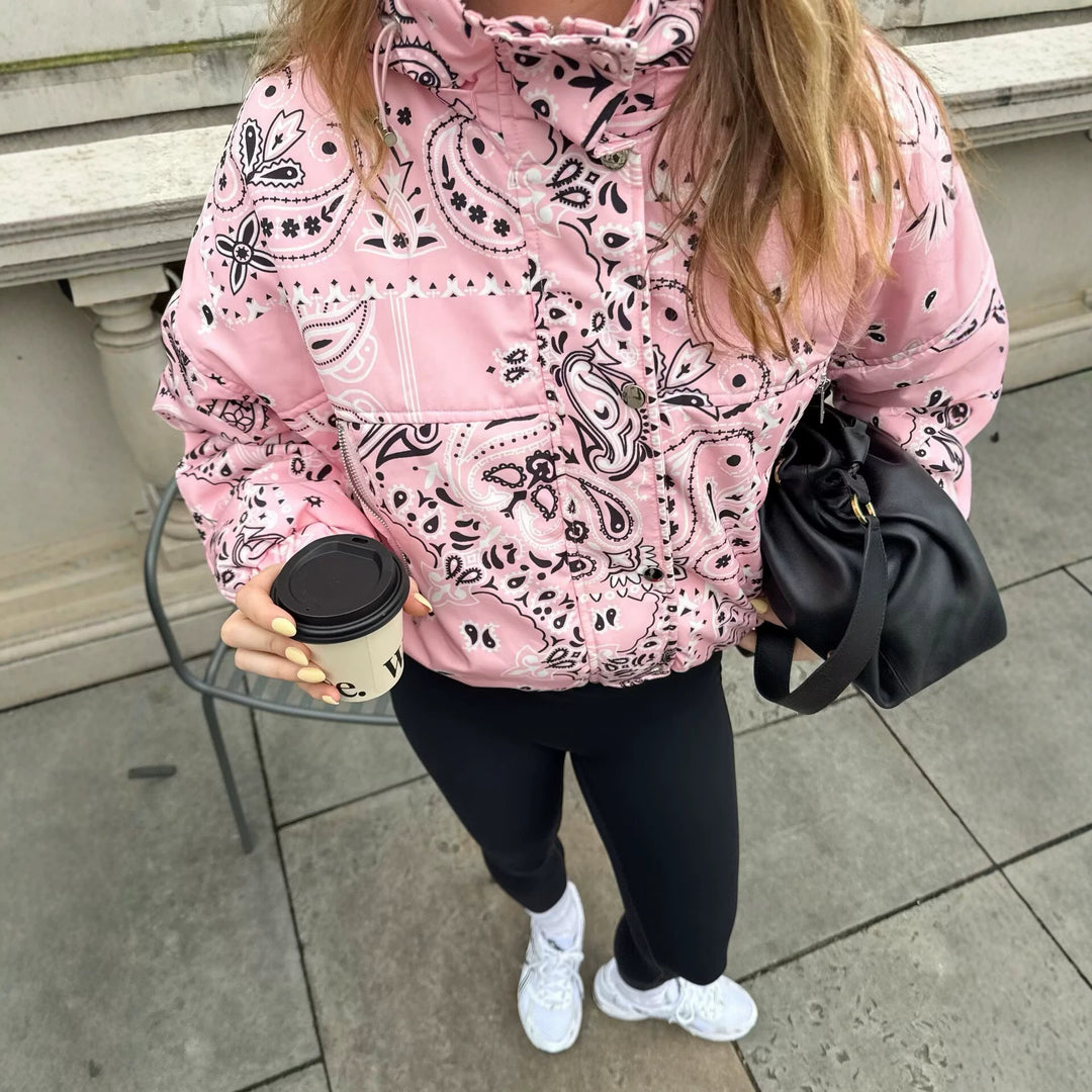 Damen Bedruckte Kapuzen-Übergangsjacke mit Bandana‑Print und Kängurutasche Nord Taschen