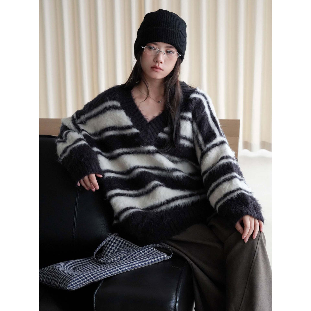 Damen Oversized V-Ausschnitt Mohair-Optik Streifenpullover Nord Taschen