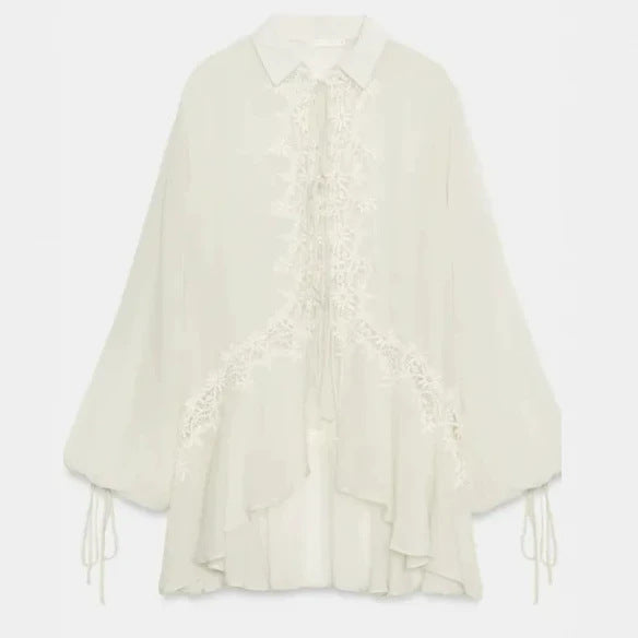Damen Romantische Tunika‑Bluse mit Spitzenapplikation, Volantsaum und Ballonärmeln Nord Taschen