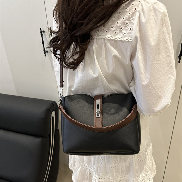 Damen elegante Umhängetasche mit hochwertiger Lederstruktur und modischem Verschluss Nord Taschen