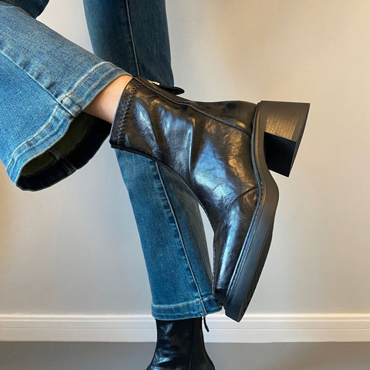 Damen knöchelhohe Lederstiefelette mit quadratischer Zehenpartie und rückseitigem Reißverschluss Nord Taschen