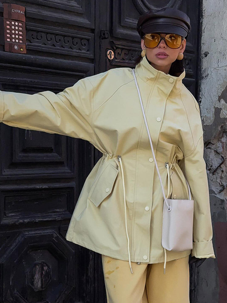 Damen Oversize Regenjacke mit Tunnelzug-Taillierung, hohem Stehkragen & Pattentaschen Nord Taschen