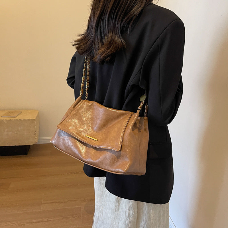 Damenhandtasche mit luxuriösem Kettenhenkel und weich strukturierter Oberfläche Nord Taschen