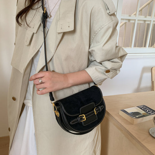 Damen Umhängetasche aus hochwertigem Wildleder mit elegantem Kettenverschluss Nord Taschen
