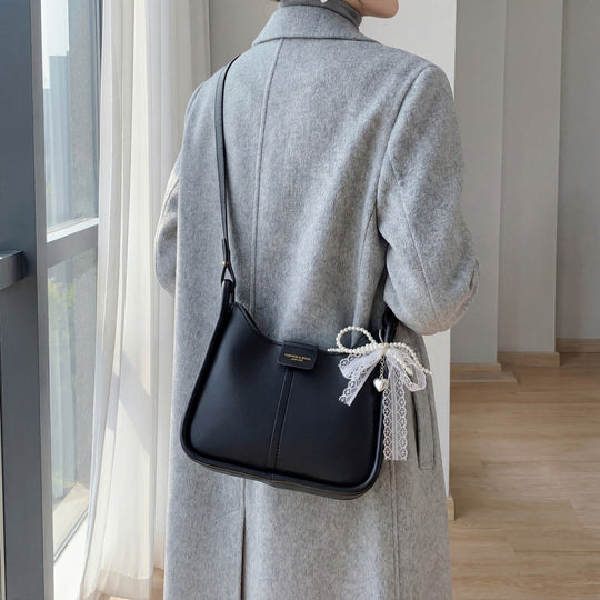 Damen Umhängetasche mit minimalistischer Form und verstellbarem Trageriemen Nord Taschen