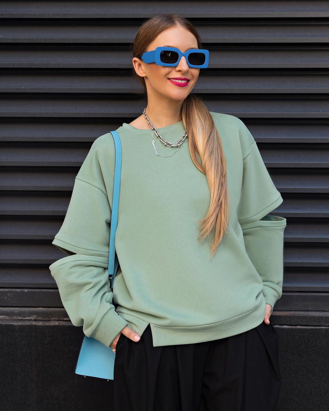 Damen Oversized Sweatshirt mit Layer-Ärmeln und seitlichem Schlitz Nord Taschen