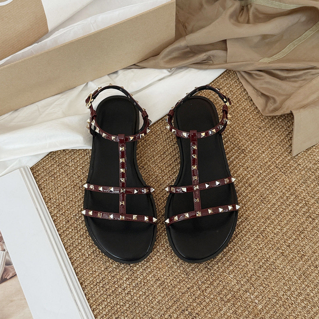 Damen Stilvolle Sandalen mit funkelnden Pyramiden-Nieten und verstellbarem Riemen