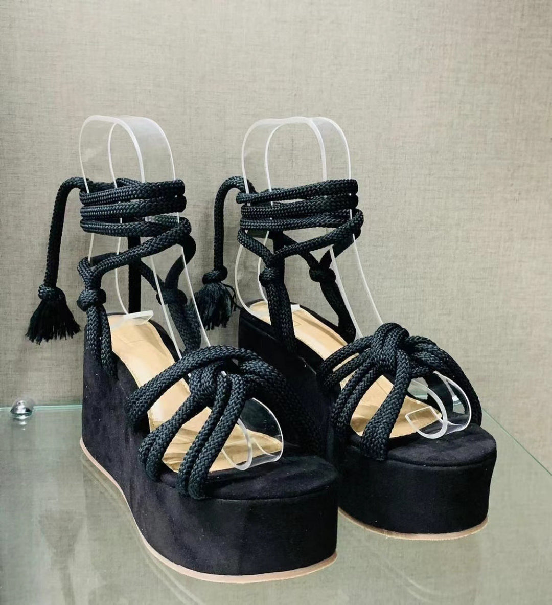 Damen Wedge-Sandalen mit geflochtenem Riemendesign und komfortabler Plateau-Sohle Nord Taschen
