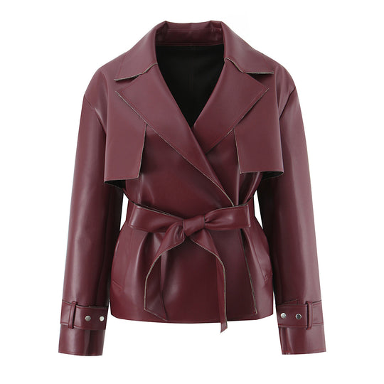 Damen Taillierte kurze Trenchjacke mit Bindegürtel und Cape-Detail aus veganer Lederoptik Nord Taschen
