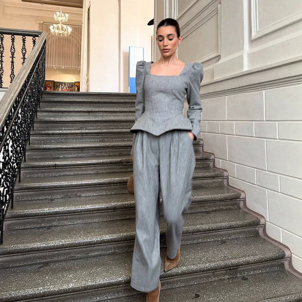Damen Tailliertes Korsagen-Blazer-Top mit quadratischem Ausschnitt, Schößchen und betonten Schultern Nord Taschen