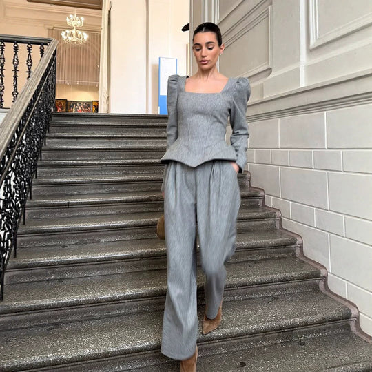Damen Tailliertes Korsagen-Blazer-Top mit quadratischem Ausschnitt, Schößchen und betonten Schultern Nord Taschen