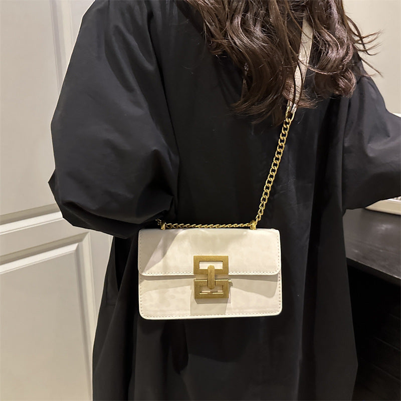 Damen Umhängetasche mit elegantem Kettenverschluss und strukturiertem Obermaterial Nord Taschen