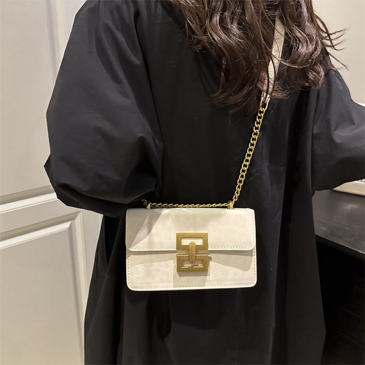 Damen Umhängetasche mit elegantem Kettenverschluss und strukturiertem Obermaterial Nord Taschen