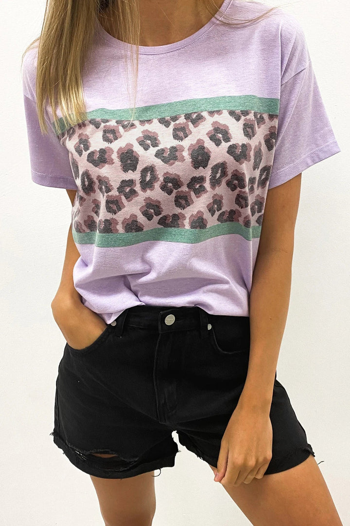 Damen T-Shirt mit modernem Leopardenmuster und elastischem Saum