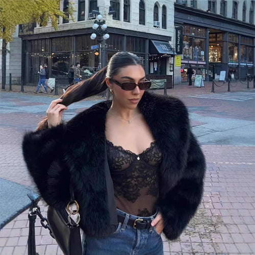 Damen Kurze Cropped Kunstpelzjacke mit voluminösem Schalkragen Nord Taschen