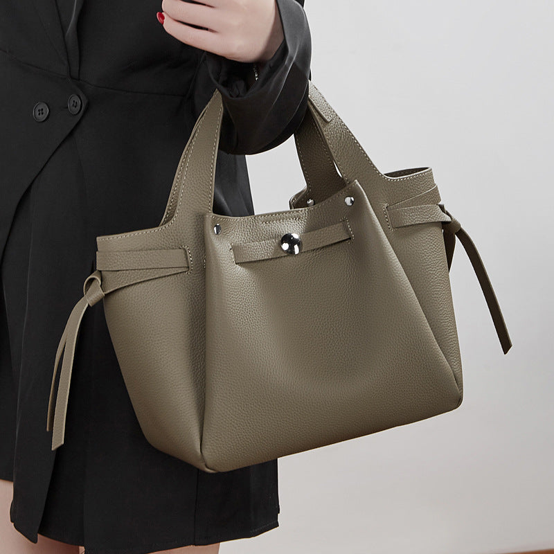 Damen Hobo-Tasche mit abnehmbaren Tragegriffen und praktischem Innenlayout Nord Taschen