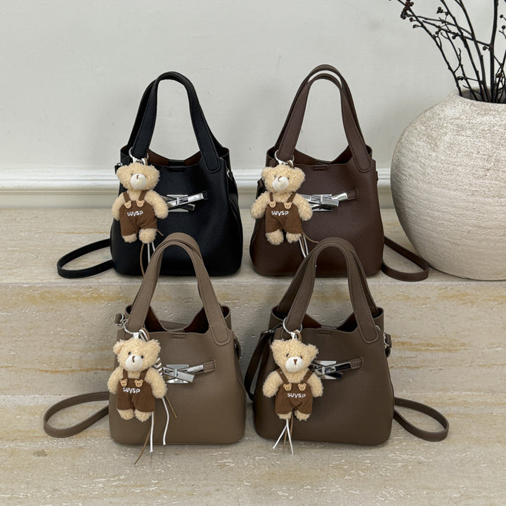 Damen elegante Handtasche mit abnehmbarem Plüschanhänger Nord Taschen