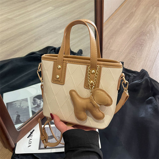 Damen Mini-Tasche mit gestepptem Design und abnehmbarem Anhänger | Nord Taschen