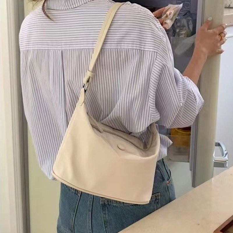 Damen Schultertasche mit zeitgemäßem minimalistischen Design und praktischen Fächern Nord Taschen