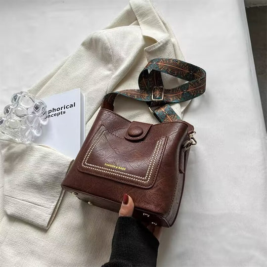 Damen Handtasche im modernen Minimalismus-Stil mit praktischer Außentasche | Nord Taschen