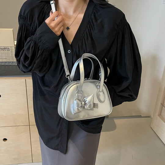 Damen Designer-Handtasche im verspielten Stil mit dekorativem Schleifen-Detail | Nord Taschen