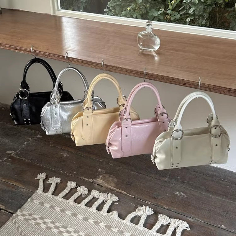Damen Handtasche mit eleganter Kettenverzierung und modischem Riemendesign Nord Taschen