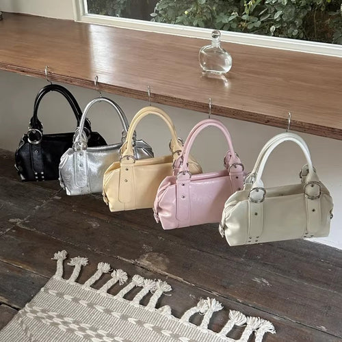 Damen Handtasche mit eleganter Kettenverzierung und modischem Riemendesign Nord Taschen