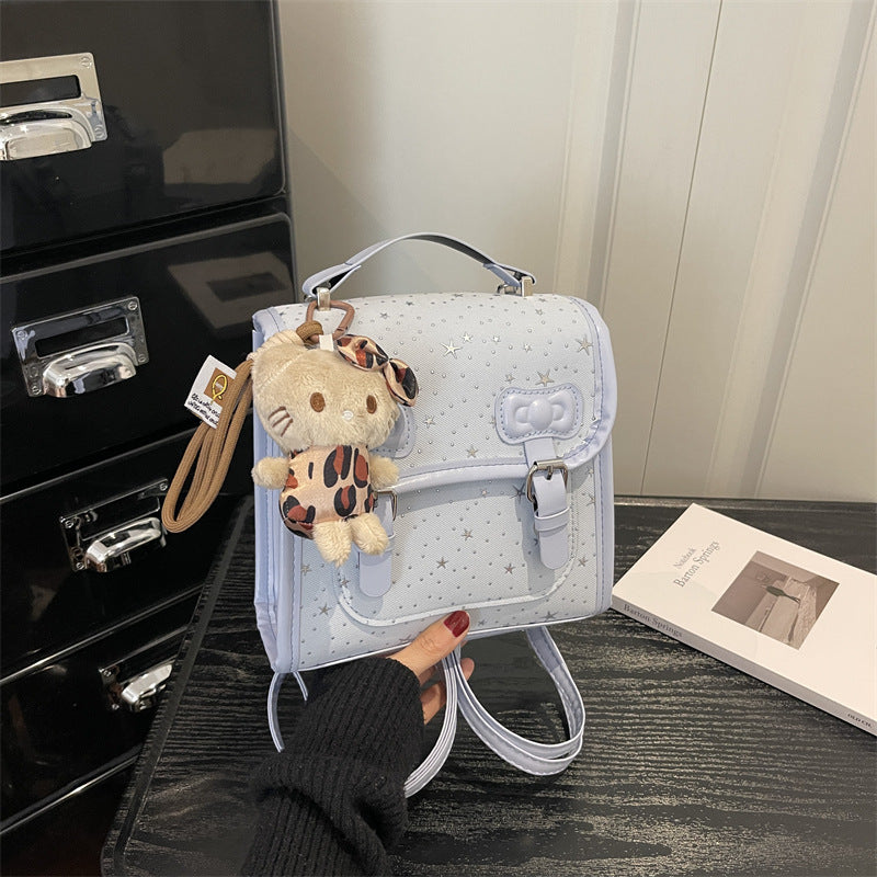 Damen Rucksackhandtasche mit niedlichem Tieranhänger und glänzender Oberfläche Nord Taschen