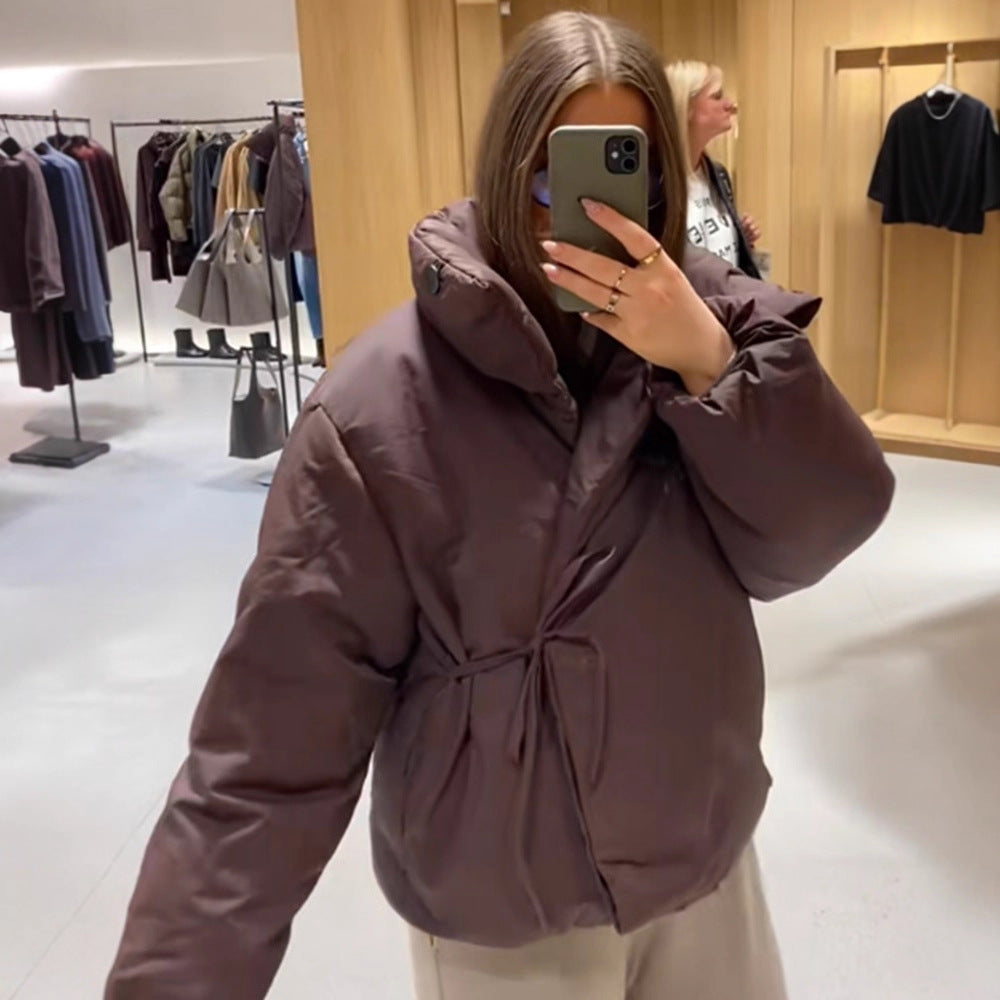 Damen Kurze wattierte Oversize-Pufferjacke mit Kapuze und Bindegürtel Nord Taschen