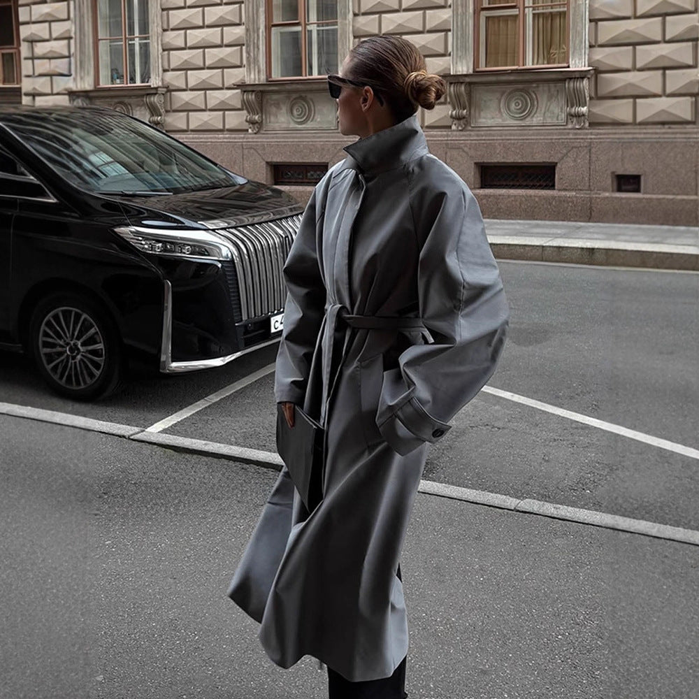 Damen Oversize-Trenchcoat mit hohem Stehkragen, Bindegürtel und verdeckter Knopfleiste Nord Taschen