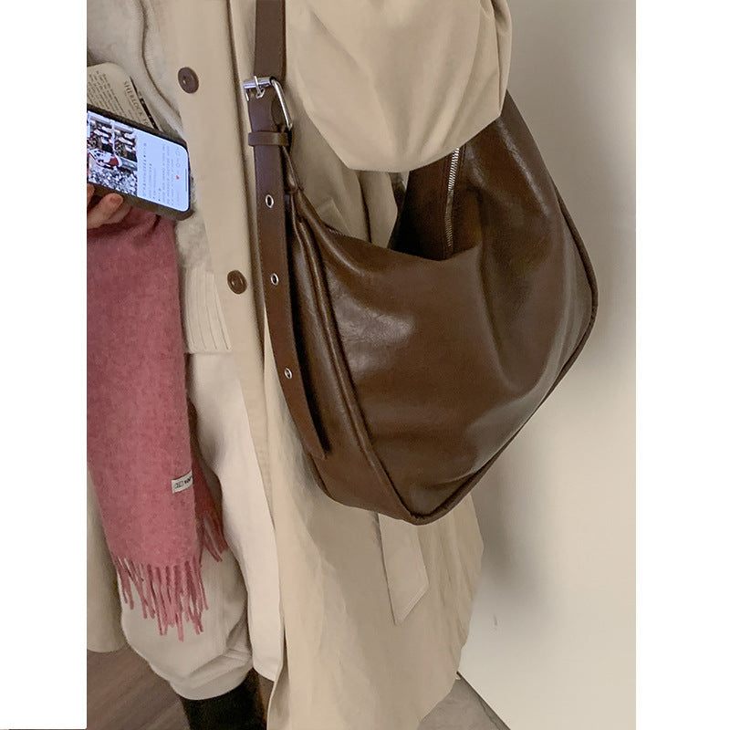 Damen Hobo-Tasche mit geschmeidiger Oberfläche und elegantem, verstellbarem Schulterriemen Nord Taschen
