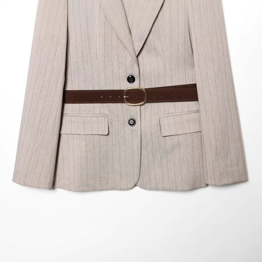 Damen Taillierter Nadelstreifen-Blazer mit Kontrastgürtel und Reverskragen Nord Taschen