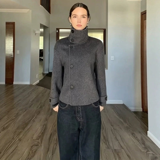Damen Kurzer Wollmix-Mantel mit asymmetrischer Knopfleiste und hohem Stehkragen Nord Taschen