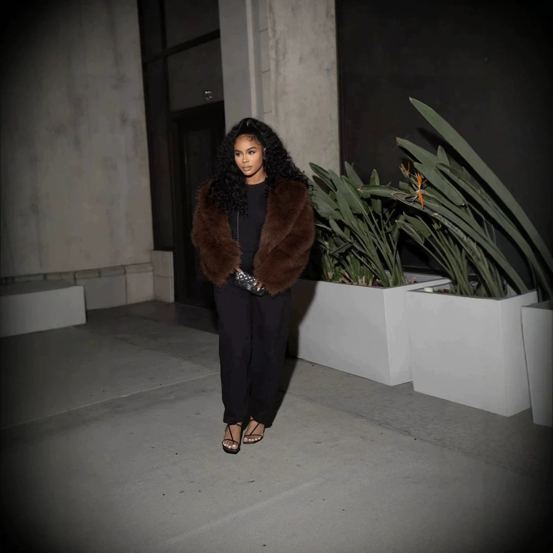 Damen Kurze Voluminöse Hochflor-Faux-Fur-Bolerojacke mit Boxy-Silhouette Nord Taschen