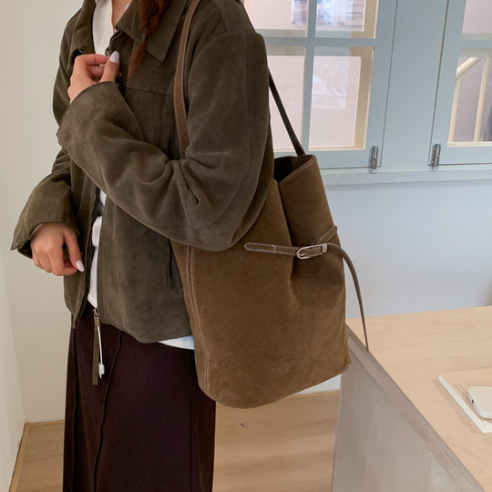 Damen Hobo-Tasche aus hochwertigem Wildleder mit elegantem Kordelzug Nord Taschen