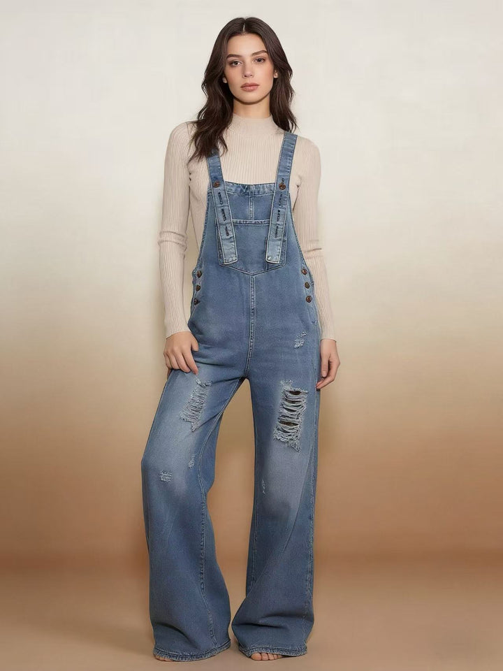 Damen moderne Baggy-Latzhose aus pigmentgefärbtem Stretch-Denim mit verstellbaren Trägern und sichtbaren Rissen Nord Taschen