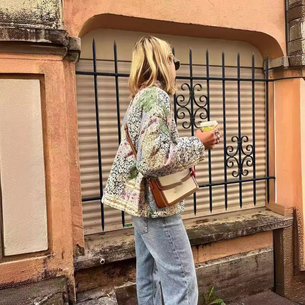 Damen Gepolsterte Patchwork Steppjacke mit Stehkragen und Druckknopfverschluss Nord Taschen