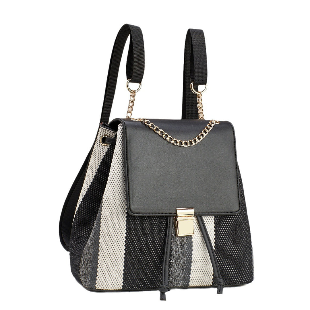 Damen Rucksackhandtasche mit strukturiertem Obermaterial und modarem Kettendetail Nord Taschen