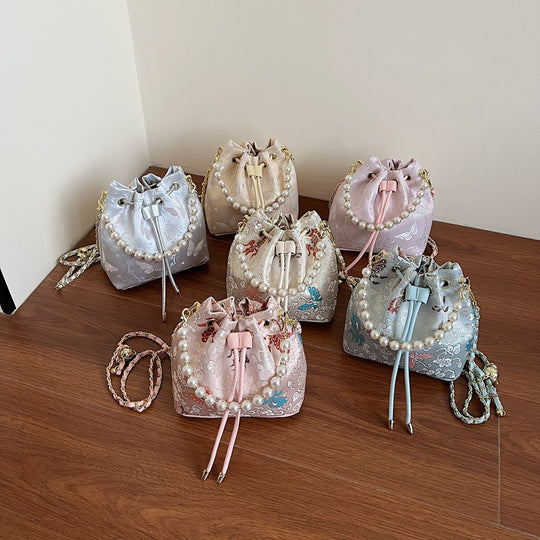 Damen Umhängetasche mit luxuriösem Perlenbesatz und floralen Details Nord Taschen